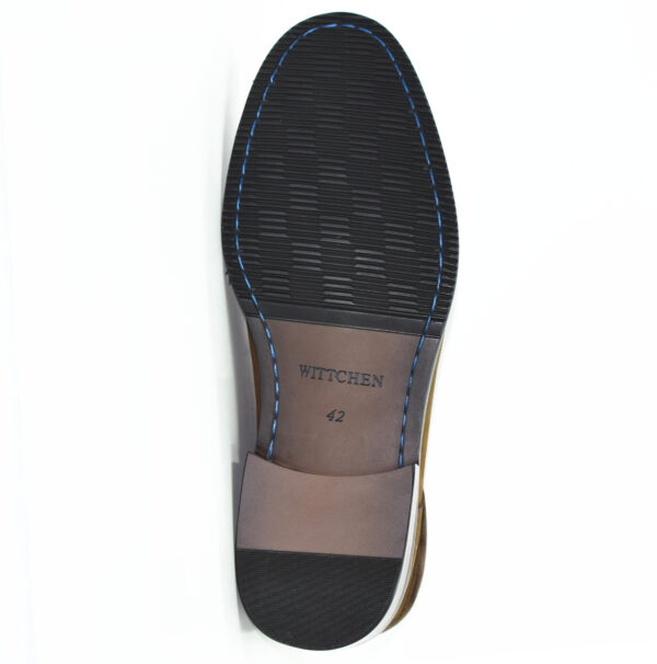 Outdoor men boots anti slip shock absorption design