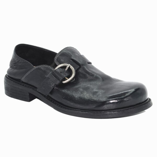 Washed leather shoes factory