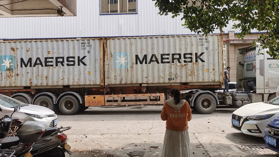 footwear-orders-are-being-shipped